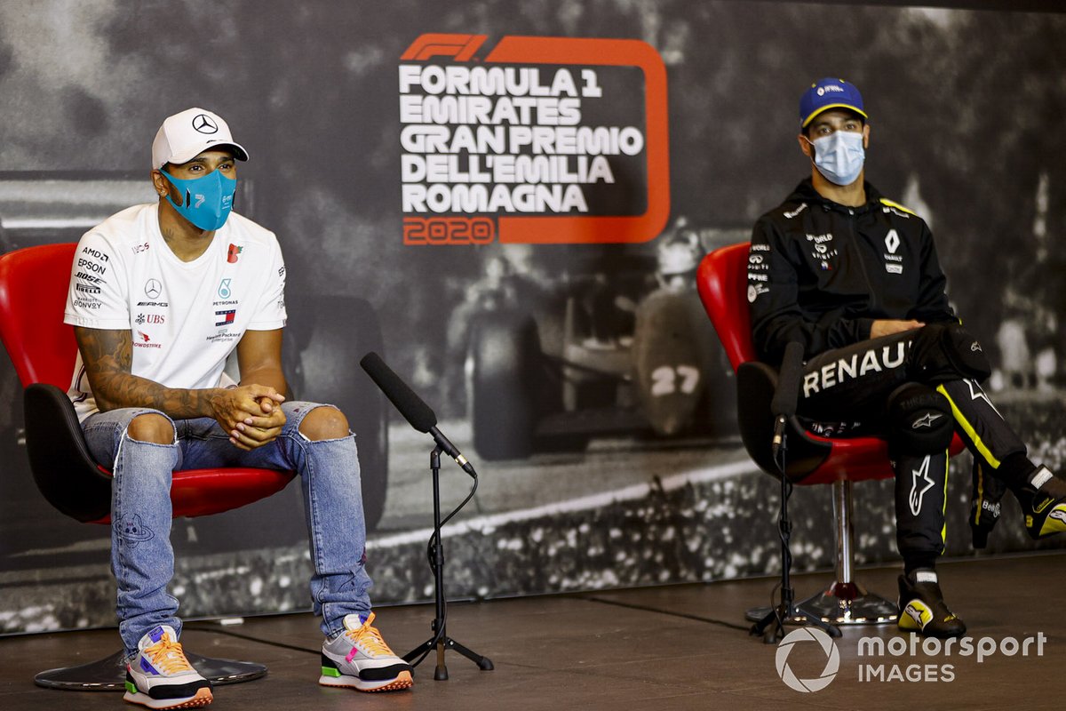 Lewis Hamilton, Mercedes-AMG F1 y Daniel Ricciardo, Renault F1 en la conferencia de prensa
