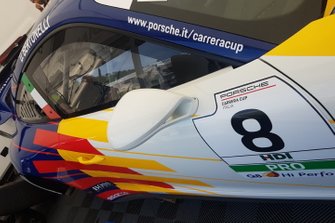 Dettaglio della Porsche di Diego Bertonelli, Dinamic Motorsport, nel garage