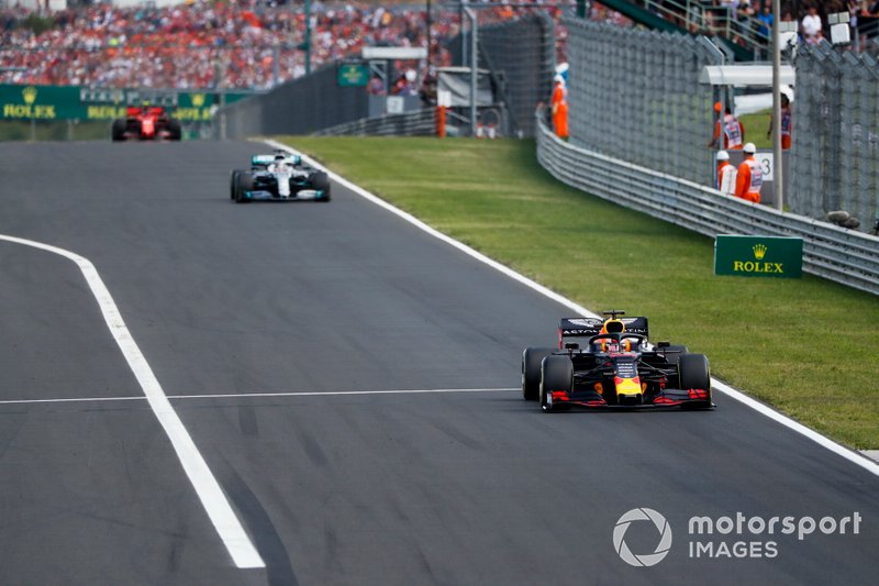 Max Verstappen, Red Bull Racing RB15, Lewis Hamilton, Mercedes AMG F1 W10