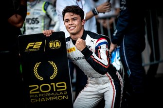 Nyck De Vries, ART Grand Prix célèbre le titre dans le parc fermé