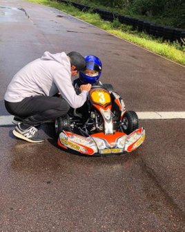 Kimi Raikkonen, oğlu Robin'e karting yaptırıyor