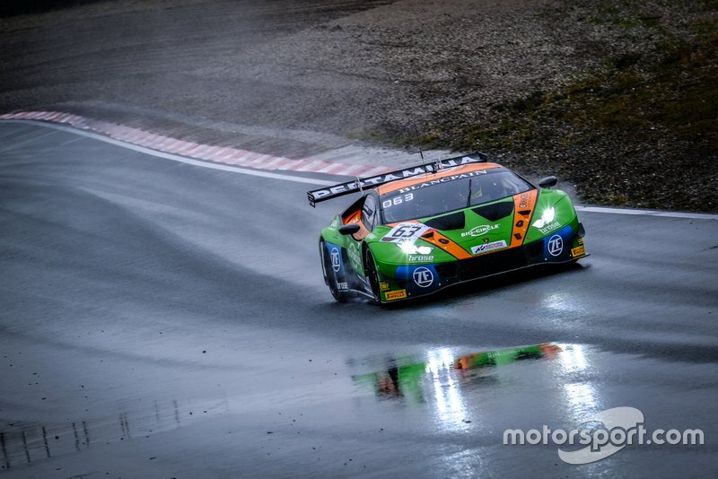 #63 GRT Grasser Racing Team Lamborghini Huracan GT3 Evo: Christian Engelhart, Mirko Bortolotti