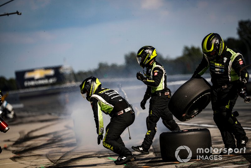 Charlie Kimball, Carlin Chevrolet, pit stop