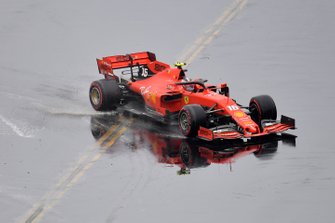 Charles Leclerc, Ferrari SF90, loses control of his car