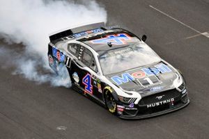 1. Kevin Harvick, Stewart-Haas Racing, Ford Mustang Mobil 1