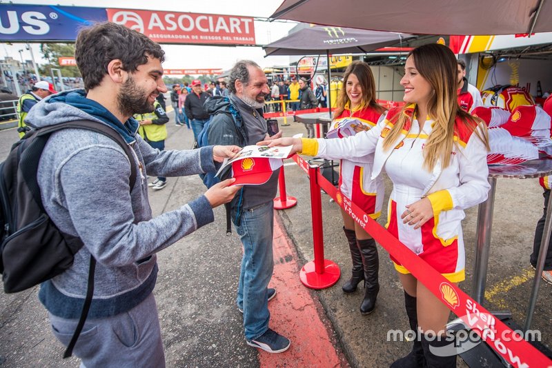 Público no autódromo de Buenos Aires