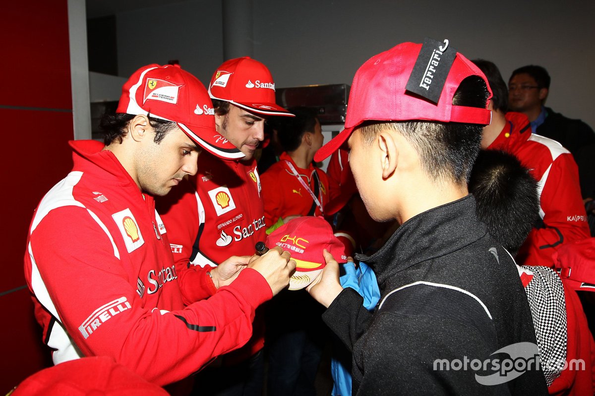 Felipe Massa y Fernando Alonso, de la Scuderia Ferrari