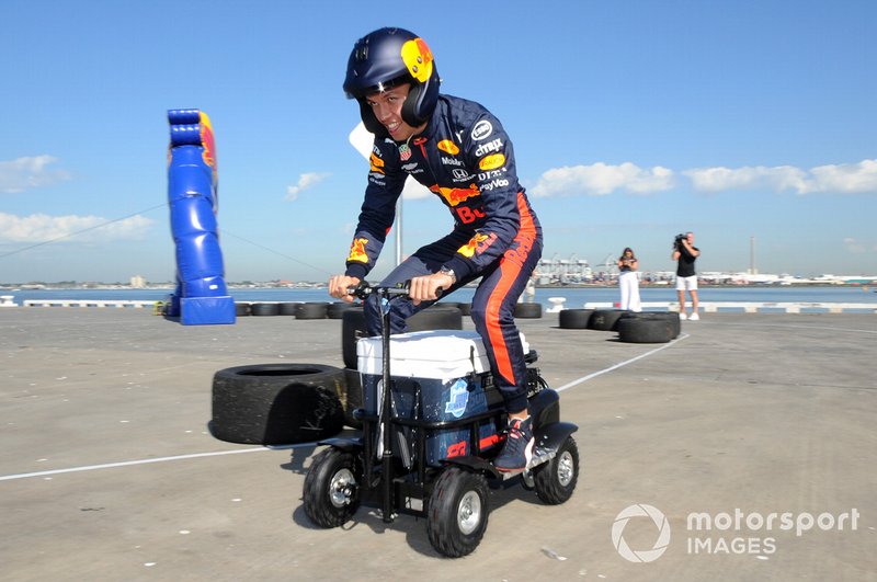 Alex Albon, Red Bull Racing all'evento Red Bull Grand Pier in St Kilda