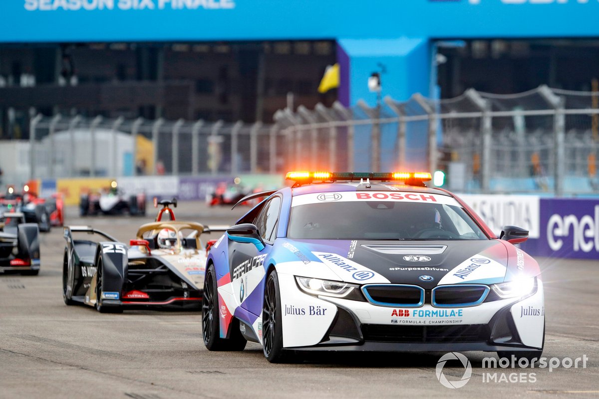 BMW i8 Safety car leads the pack