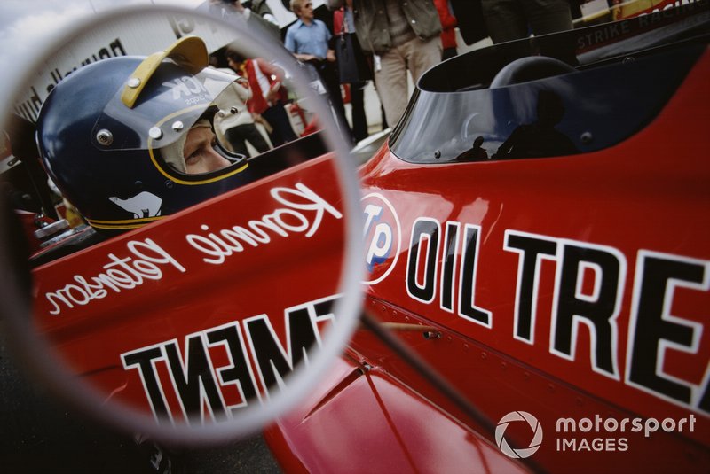 Ronnie Peterson, March 721G Ford, during practice