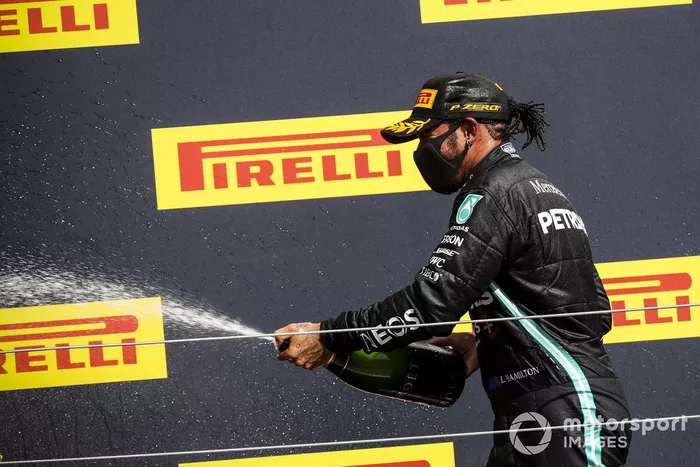 Podio: ganador de la carrera Lewis Hamilton, Mercedes-AMG F1 celebra