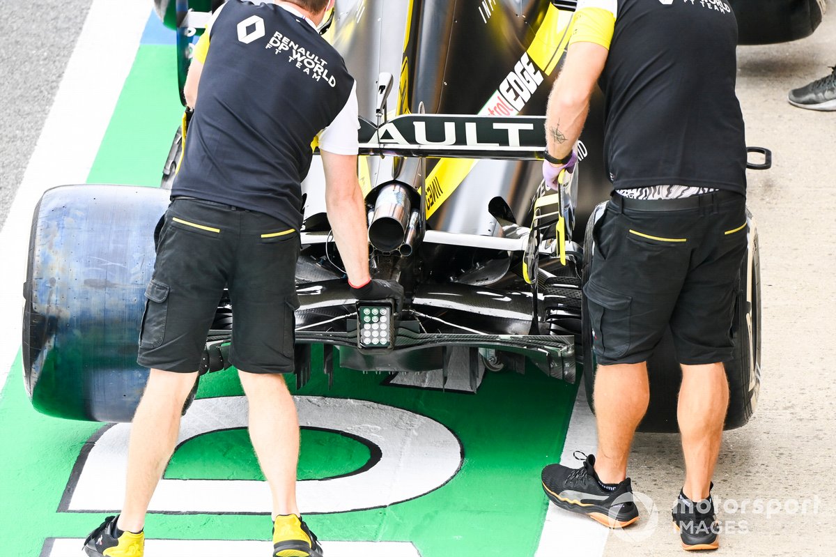 Parte trasera y el escape del monoplaza de Daniel Ricciardo, Renault F1 Team R.S.20