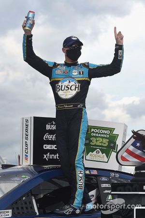 Race Winner Kevin Harvick, Stewart-Haas Racing, Ford Mustang