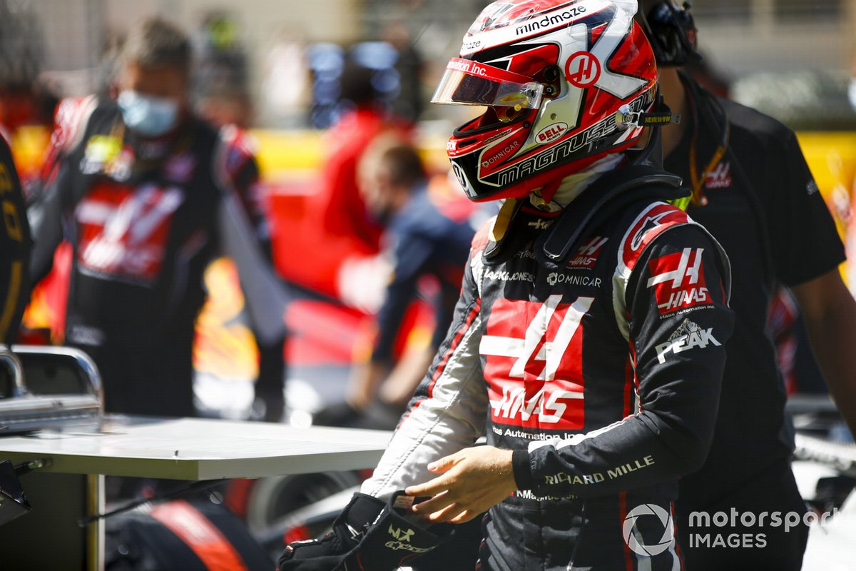 Kevin Magnussen, Haas F1, on the grid