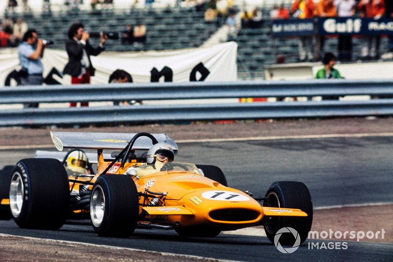 Bruce McLaren, McLaren M14A Ford leads Denny Hulme, McLaren M14A Ford