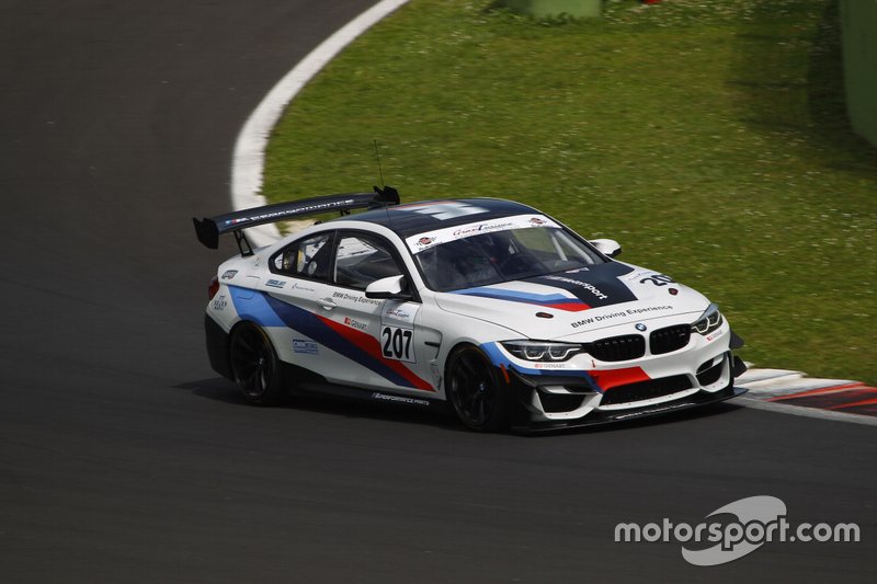 #207 BMW M4 GT4, BMW Team Italia: Fascicolo-Guerra