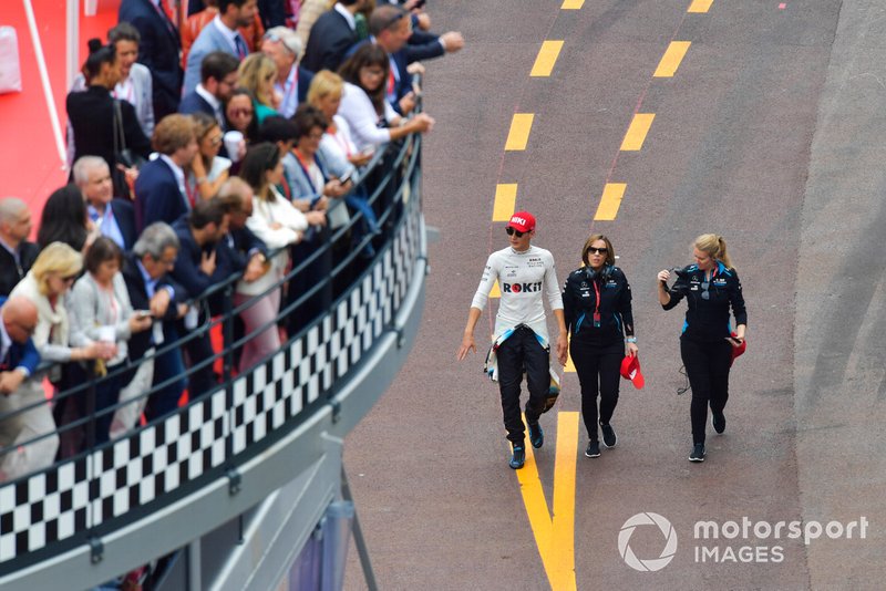 George Russell, Williams Racing, et Claire Williams, team principal adjointe Williams Racing