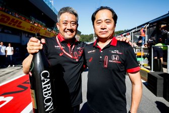 Masashi Yamamoto, General Manager, Honda Motorsport, and Toyoharu Tanabe, F1 Technical Director, Honda, celebrate victory