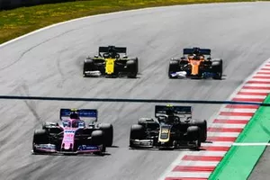 Lance Stroll, Racing Point RP19, voor Kevin Magnussen, Haas F1 Team VF-19, Daniel Ricciardo, Renault F1 Team R.S.19, en Carlos Sainz Jr., McLaren MCL34