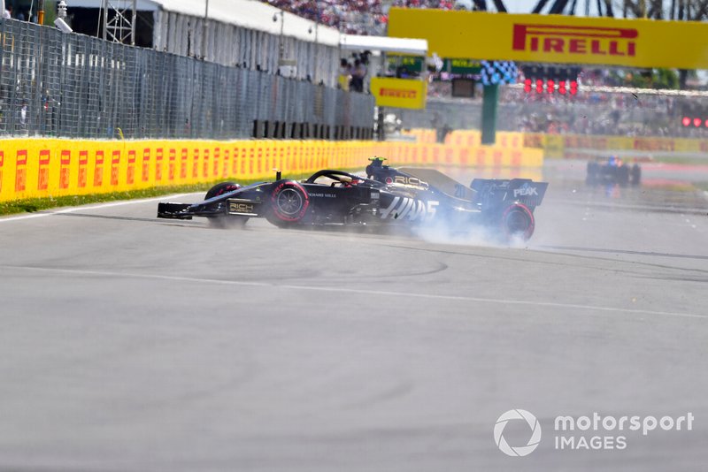 Choque de Kevin Magnussen, Haas F1 Team VF-19, golpea el Muro de los Campeones en la Q2