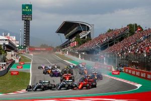 Lewis Hamilton, Mercedes AMG F1 W10 leads Valtteri Bottas, Mercedes AMG W10 as Sebastian Vettel, Ferrari SF90 locks up at start of the race