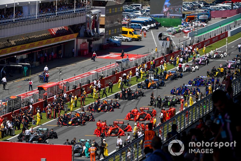 Cars on the grid before the start of the race