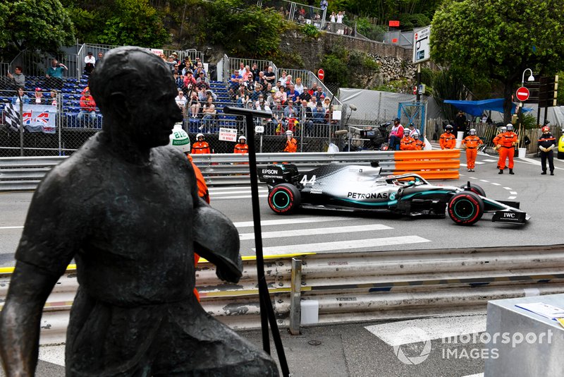 Lewis Hamilton, Mercedes AMG F1 W10, passes the Fangio memorial