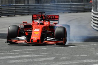 Sebastian Vettel, Ferrari SF90, locks-up