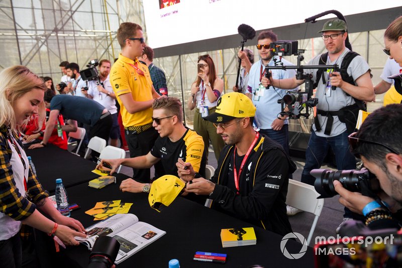 Nico Hulkenberg, Renault F1 Team, Daniel Ricciardo, Renault