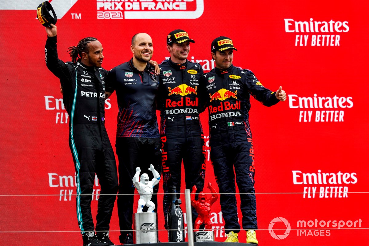 Podio: Gianpiero Lambiase, Ingeniero de carreras de Red Bull Racing, tercer lugar Sergio Pérez, Red Bull Racing, ganador de la carrera Max Verstappen, Red Bull Racing, segundo lugar Lewis Hamilton, Mercedes
