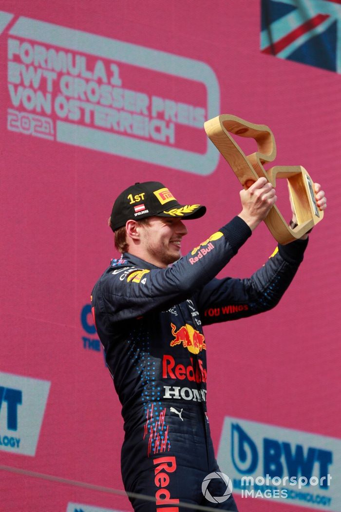 Podio: ganador Max Verstappen, Red Bull Racing