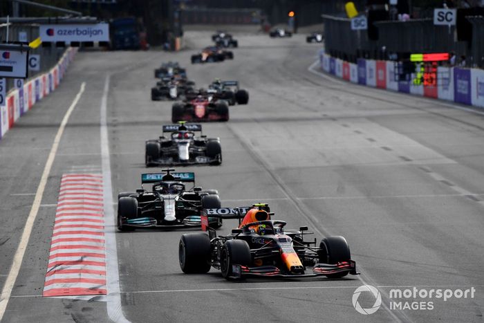 Sergio Pérez, Red Bull Racing RB16B, Lewis Hamilton, Mercedes W12, Pierre Gasly, AlphaTauri AT02, Charles Leclerc, Ferrari SF21