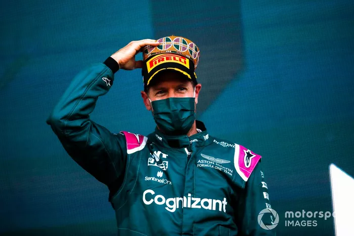 Podio: segundo lugar Sebastian Vettel, Aston Martin