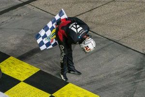 Race winner Kyle Busch, Kyle Busch Motorsports, Toyota Tundra