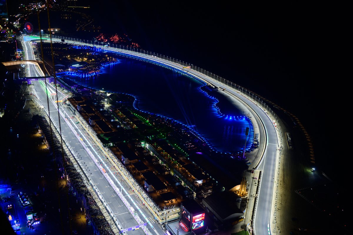 Vista nocturna del circuito Yeda Corniche