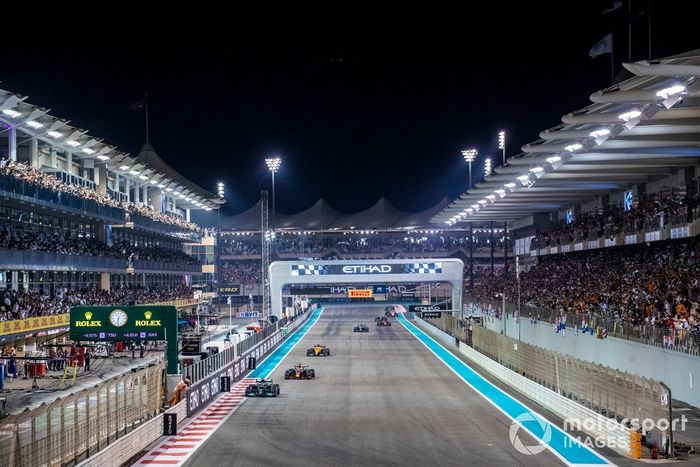 Lewis Hamilton, Mercedes W12, Max Verstappen, Red Bull Racing RB16B, Lando Norris, McLaren MCL35M, el resto