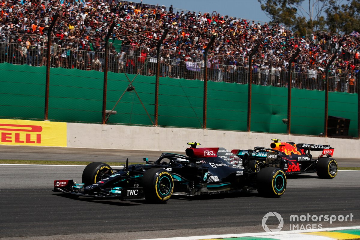 Valtteri Bottas, Mercedes W12, Sergio Pérez, Red Bull Racing RB16B
