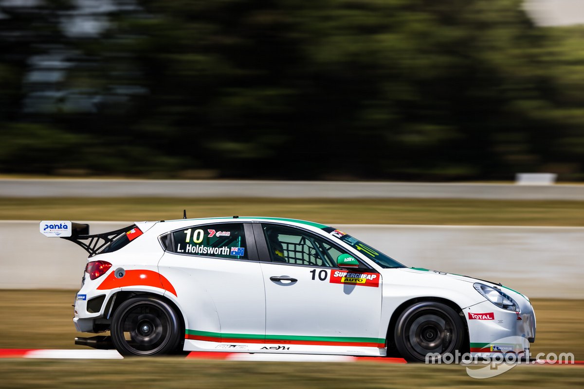 Lee Holdsworth, Ash Seward Motorsport, Alfa Romeo Giulietta Veloce TCR