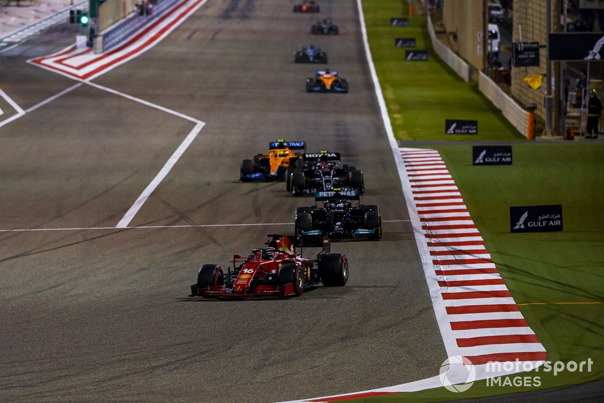Charles Leclerc, Ferrari SF21, Valtteri Bottas, Mercedes W12, Pierre Gasly, AlphaTauri AT02, e Lando Norris, McLaren MCL35M