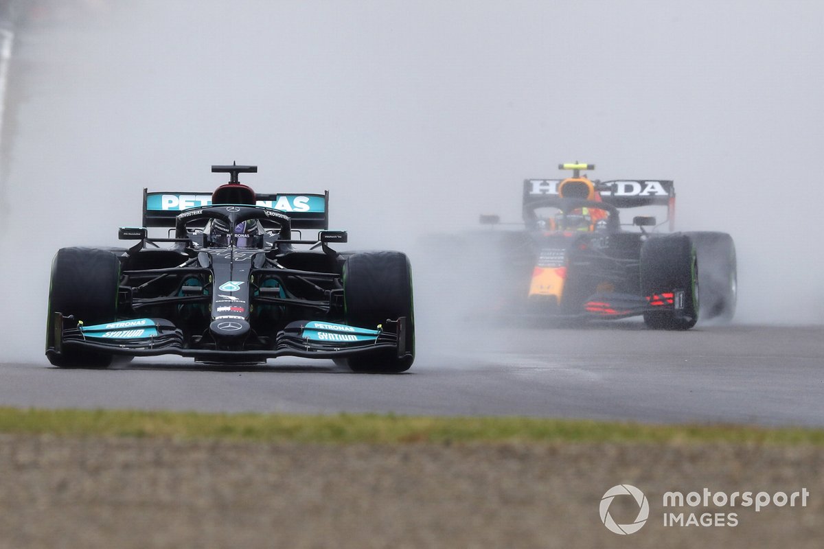 Lewis Hamilton, Mercedes W12, Sergio Pérez, Red Bull Racing RB16B