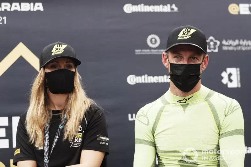 Mikaela Ahlin-Kottulinsky, JBXE Extreme-E Team y Jenson Button, JBXE Extreme-E Team, hablan ante los medios