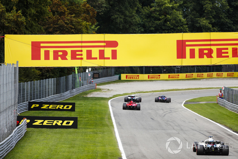 Pierre Gasly, Toro Rosso STR13, devant Sergey Sirotkin, Williams FW41, Sebastian Vettel, Ferrari SF71H, et Lance Stroll, Williams FW41