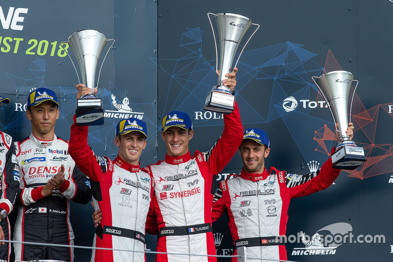 Podio: tercero #3 Rebellion Racing Rebellion R-13: Mathias Beche, Gustavo Menezes, Thomas Laurent
