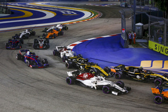 Charles Leclerc, Sauber C37, Carlos Sainz Jr., Renault Sport F1 Team R.S. 18, Nico Hulkenberg, Renault Sport F1 Team R.S. 18, Marcus Ericsson, Sauber C37 and Pierre Gasly, Scuderia Toro Rosso STR13