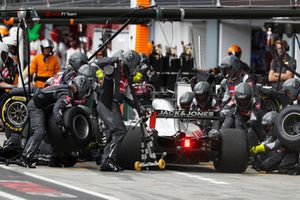 Romain Grosjean, Haas F1 Team VF-18 Ferrari, pits