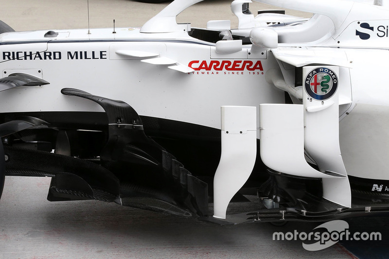 Sauber C37 parte lateral