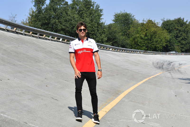 Charles Leclerc, Alfa Romeo Sauber F1 Team, en el peralte de Monza