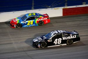 William Byron, Hendrick Motorsports, Chevrolet Camaro AXALTA Throwback and Jimmie Johnson, Hendrick Motorsports, Chevrolet Camaro Lowe's Throwback