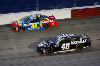 William Byron, Hendrick Motorsports, Chevrolet Camaro AXALTA Throwback and Jimmie Johnson, Hendrick Motorsports, Chevrolet Camaro Lowe's Throwback