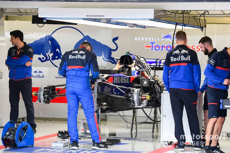 Suspensión delantera de Toro Rosso STR14